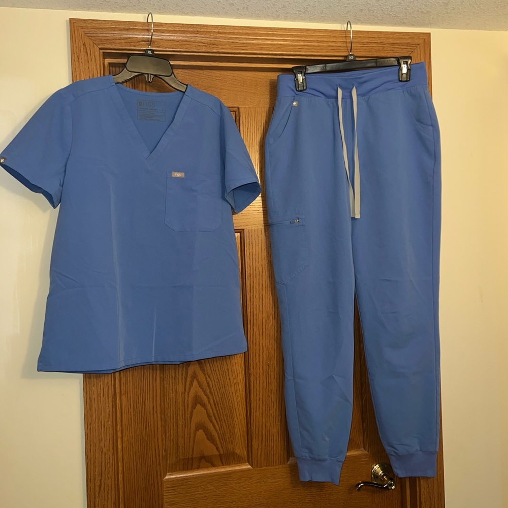 FIGS High-Waisted Zamora Scrub Set in Ceil